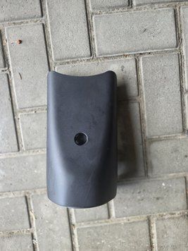 Нижня накладка кермової колонки Tesla Y 1099284-00-E 1099284-00-E фото