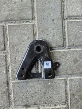 Кронштейн заднього підрамника лівий Tesla model 3, Y 1044573-00-D 1044573-00-D фото